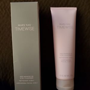 TimeWise® Age Minimize 3D™ 4-in-1 Cleanser - Combination/Oily